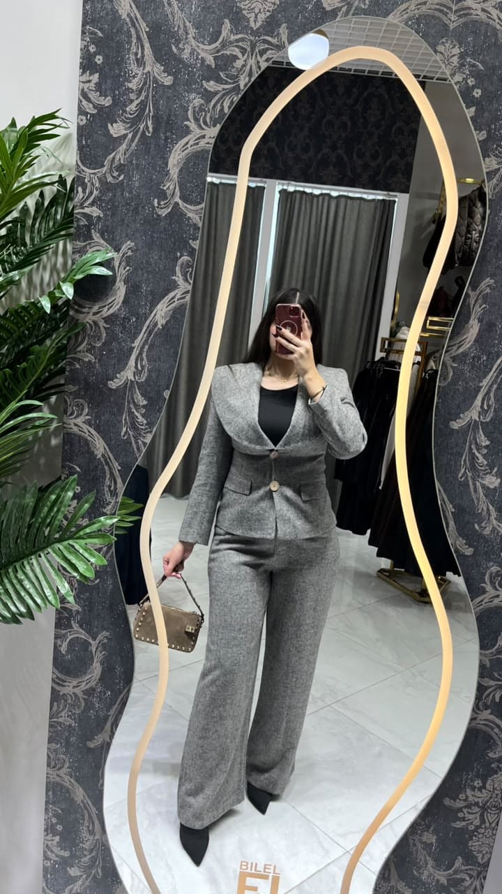 Ensemble  élégant en tweed gris